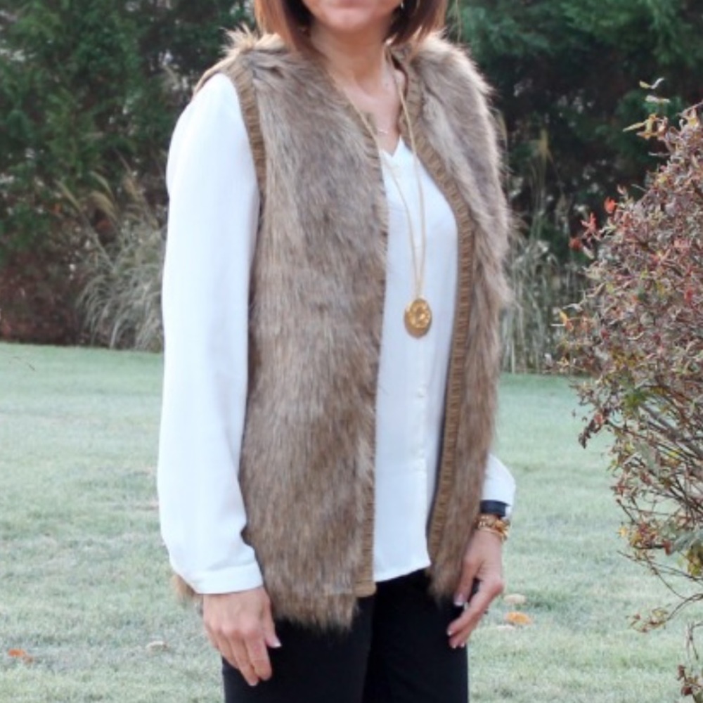 FAUX FUR VEST WITH KNIT BACK